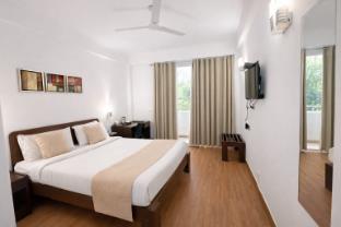 emblem arjun marg golf course road