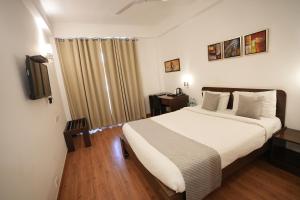 emblem arjun marg golf course road