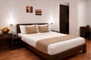 emblem arjun marg golf course road