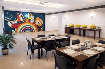 emblem arjun marg golf course road