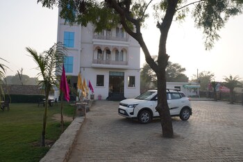 eco fort resort