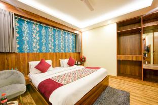 hotel rosewood suites near igi airport