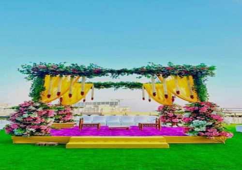 solasta stays and banquet wakad