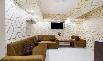 Hotel D Grand,,2 star