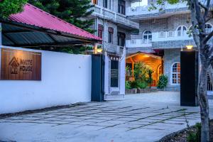 white house by kulut