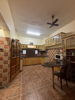 White House By Kulut,,2 star