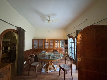 White House By Kulut,,2 star