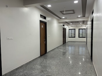 Hotel Shree Krishna Palace,,2 star