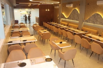 Hotel Cosmos,,3 star