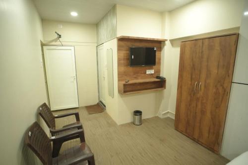 click find stay orderly bazar