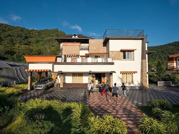 nirvana holistic living resort