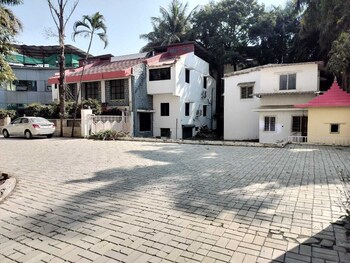 hotel saiba lodging