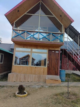 Auli Goldcrest,,2 star