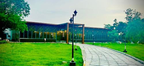 oakwood resorts and farms manesar binola
