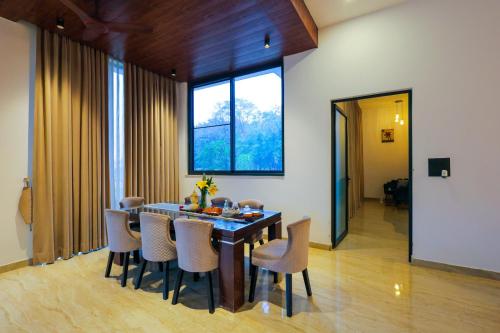 oakwood resorts and farms manesar binola