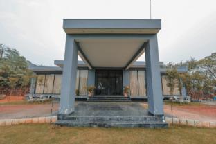 oakwood resorts and farms manesar binola