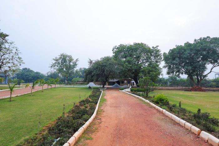 oakwood resorts and farms manesar binola