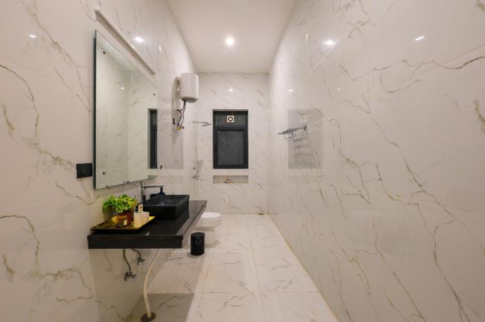 oakwood resorts and farms manesar binola