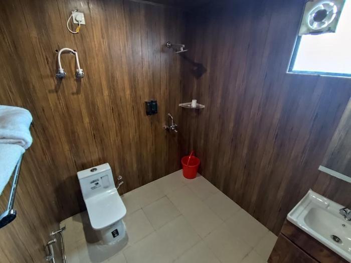 oakwood resorts and farms manesar binola