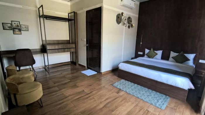 oakwood resorts and farms manesar binola