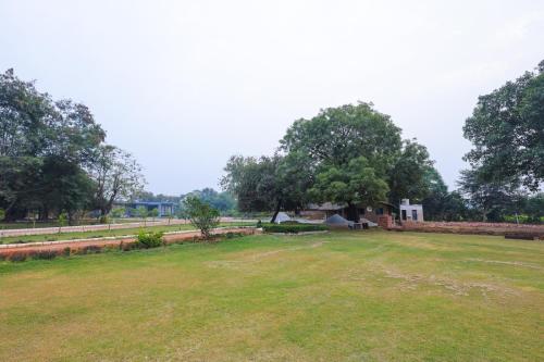 oakwood resorts and farms manesar binola