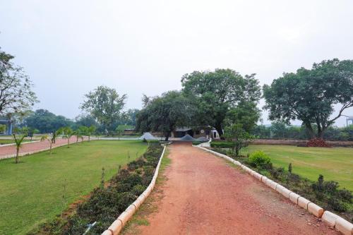 oakwood resorts and farms manesar binola