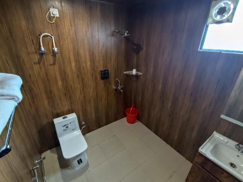 oakwood resorts and farms manesar binola