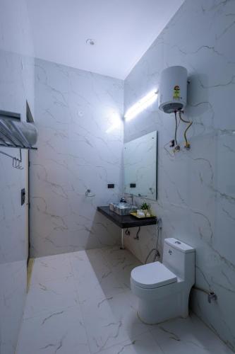 oakwood resorts and farms manesar binola