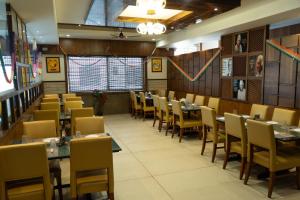 hotel grand inn jamkhandi