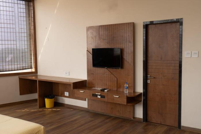 hotel grand inn jamkhandi