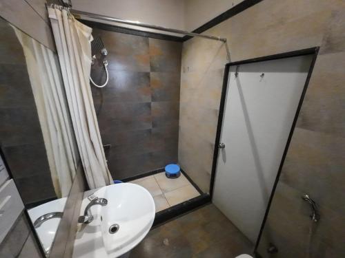 hotel grand inn jamkhandi