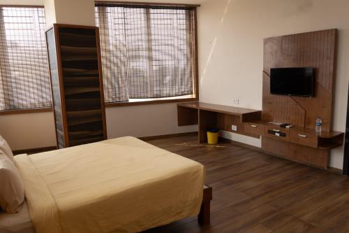 hotel grand inn jamkhandi