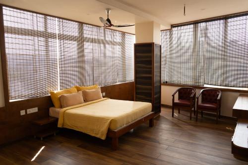 hotel grand inn jamkhandi
