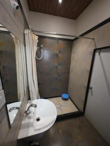 hotel grand inn jamkhandi