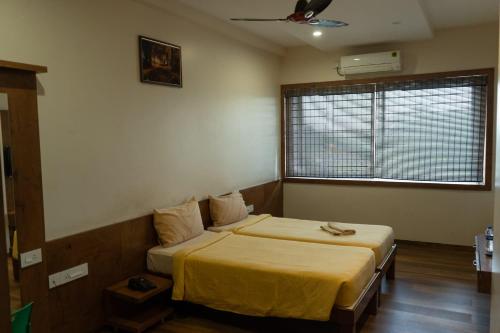 hotel grand inn jamkhandi