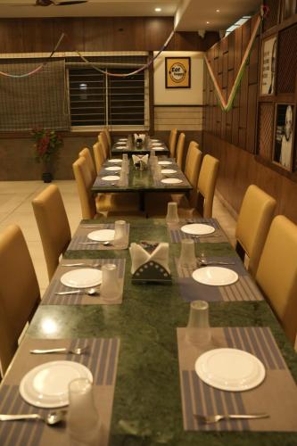 hotel grand inn jamkhandi