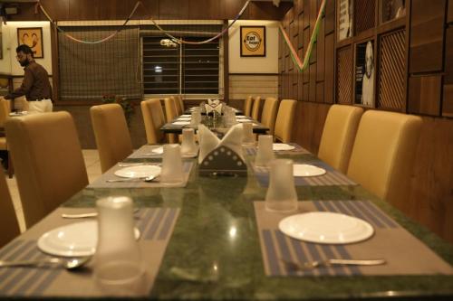 hotel grand inn jamkhandi