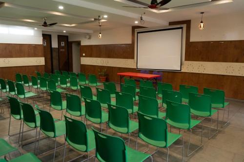 hotel grand inn jamkhandi