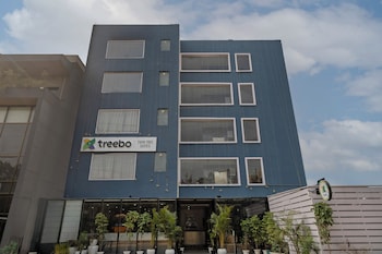 treebo twin tree suites