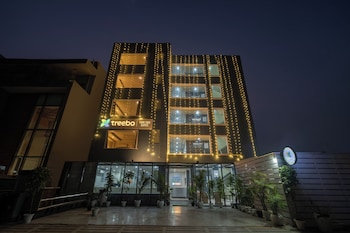 treebo twin tree suites