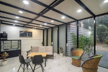 treebo twin tree suites