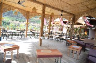 the breeze riverside resort