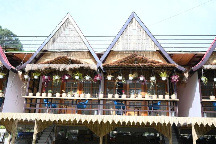 the breeze riverside resort