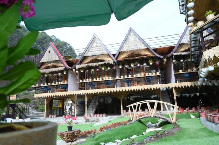 the breeze riverside resort