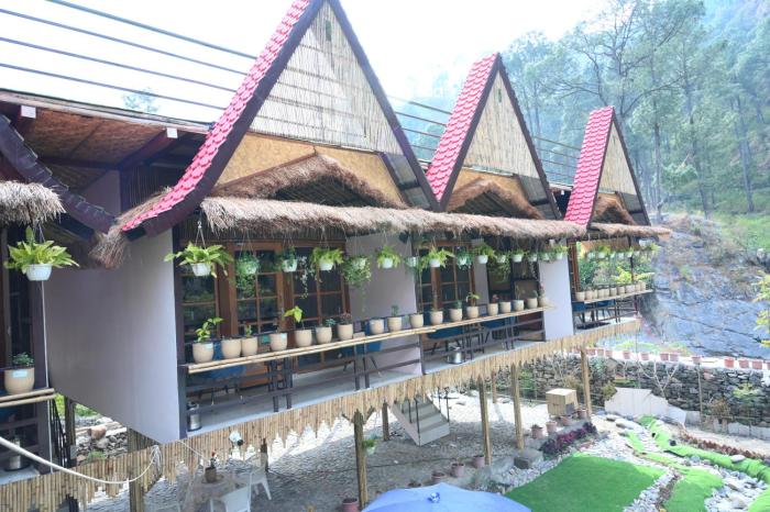 the breeze riverside resort
