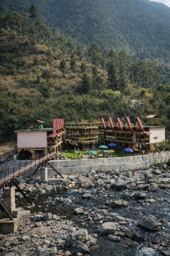 The Breeze Riverside Resort,,4 star