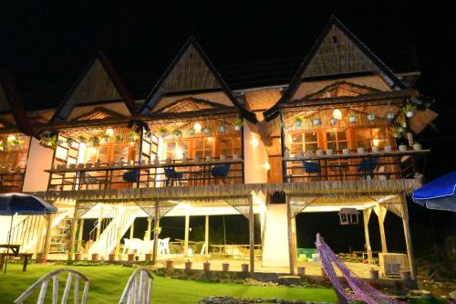 the breeze riverside resort