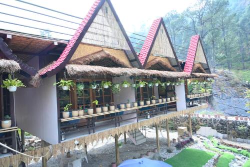 the breeze riverside resort