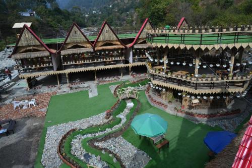 the breeze riverside resort