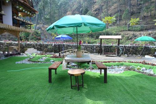 the breeze riverside resort